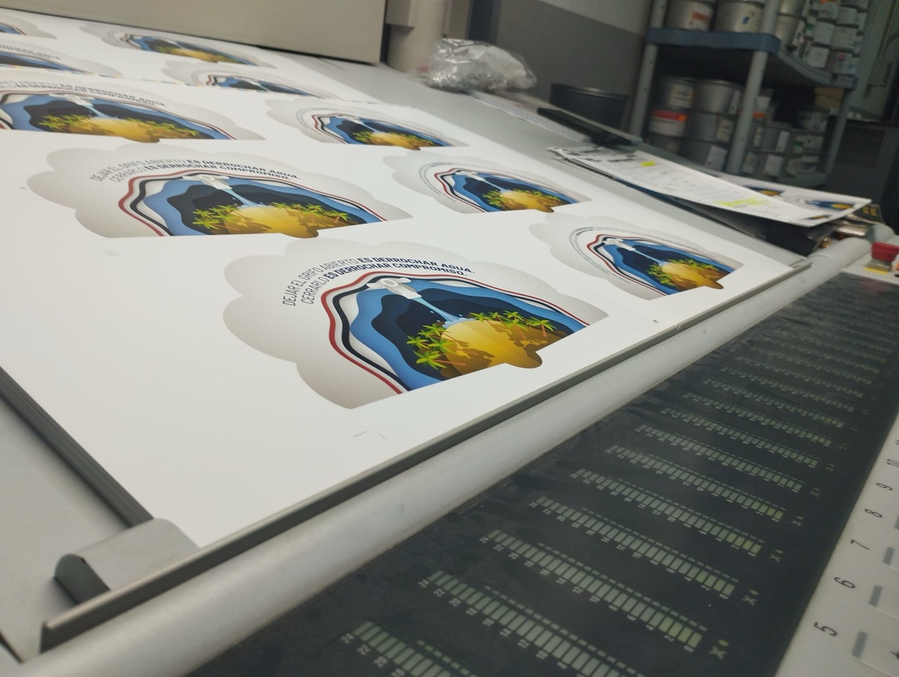 Abanicos de cartón personalizados Abanicos de Cartón Personalizados